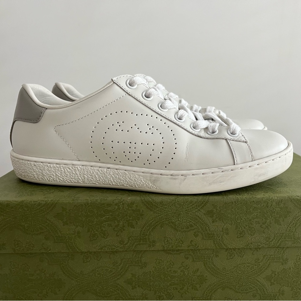 Gucci White Leather Low-Top Sneakers with Gray Heel